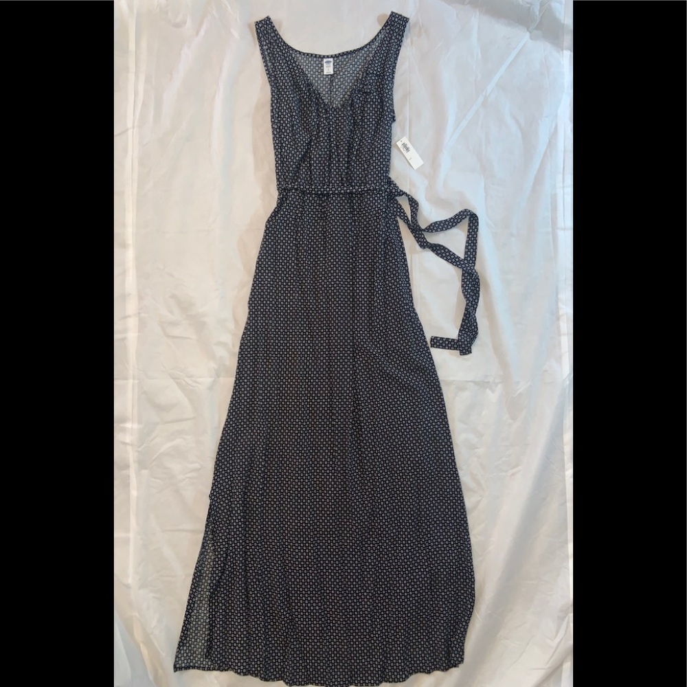 Old Navy Sleeveless Black and White Maxi Dress